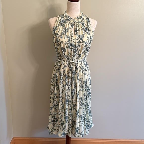 LOFT Light Yellow and Blue Floral Pleated Dress in XS/S - Picture 6 of 11